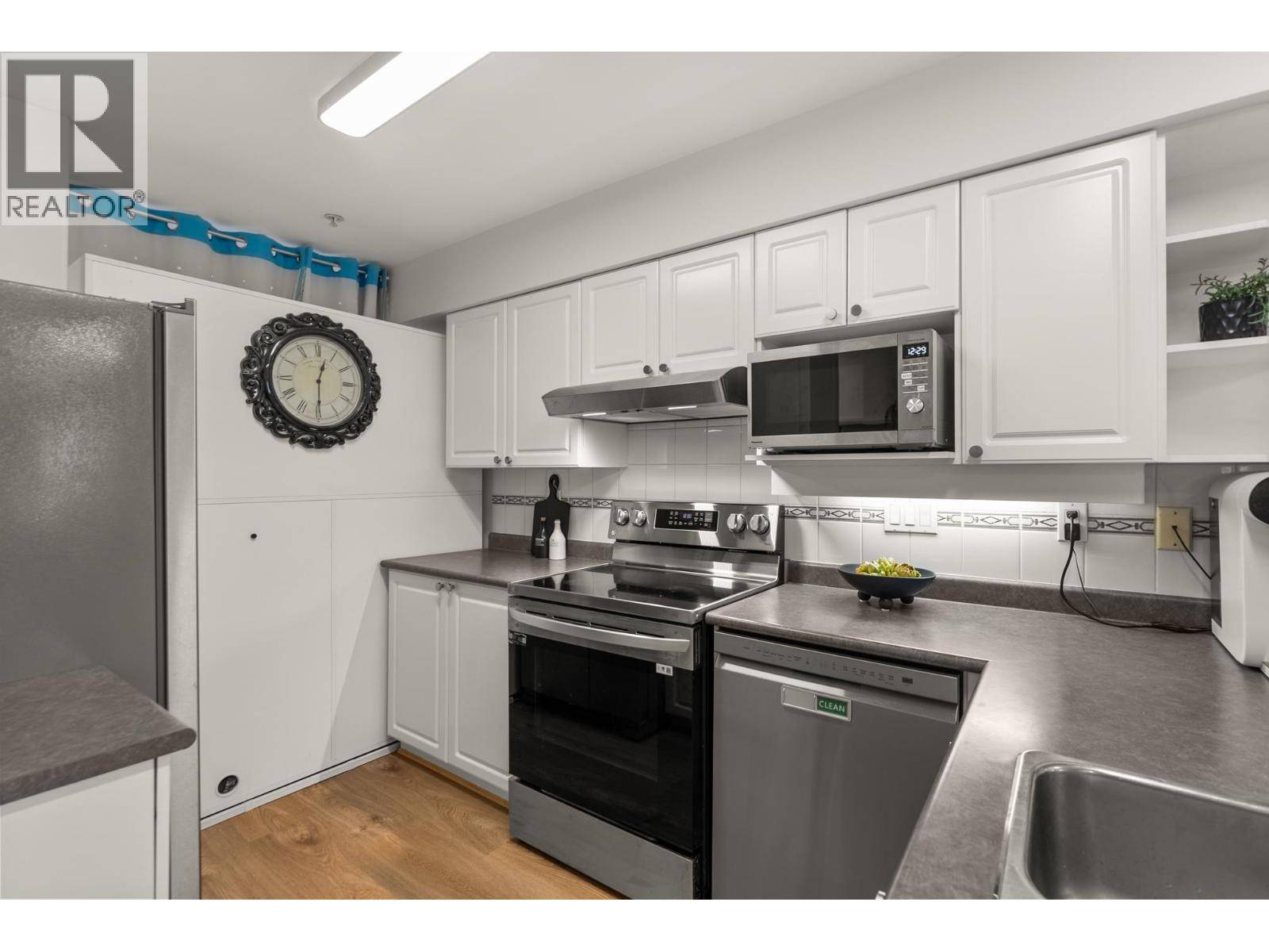 Port Coquitlam, BC V3B7X7,1999 SUFFOLK AVE #213