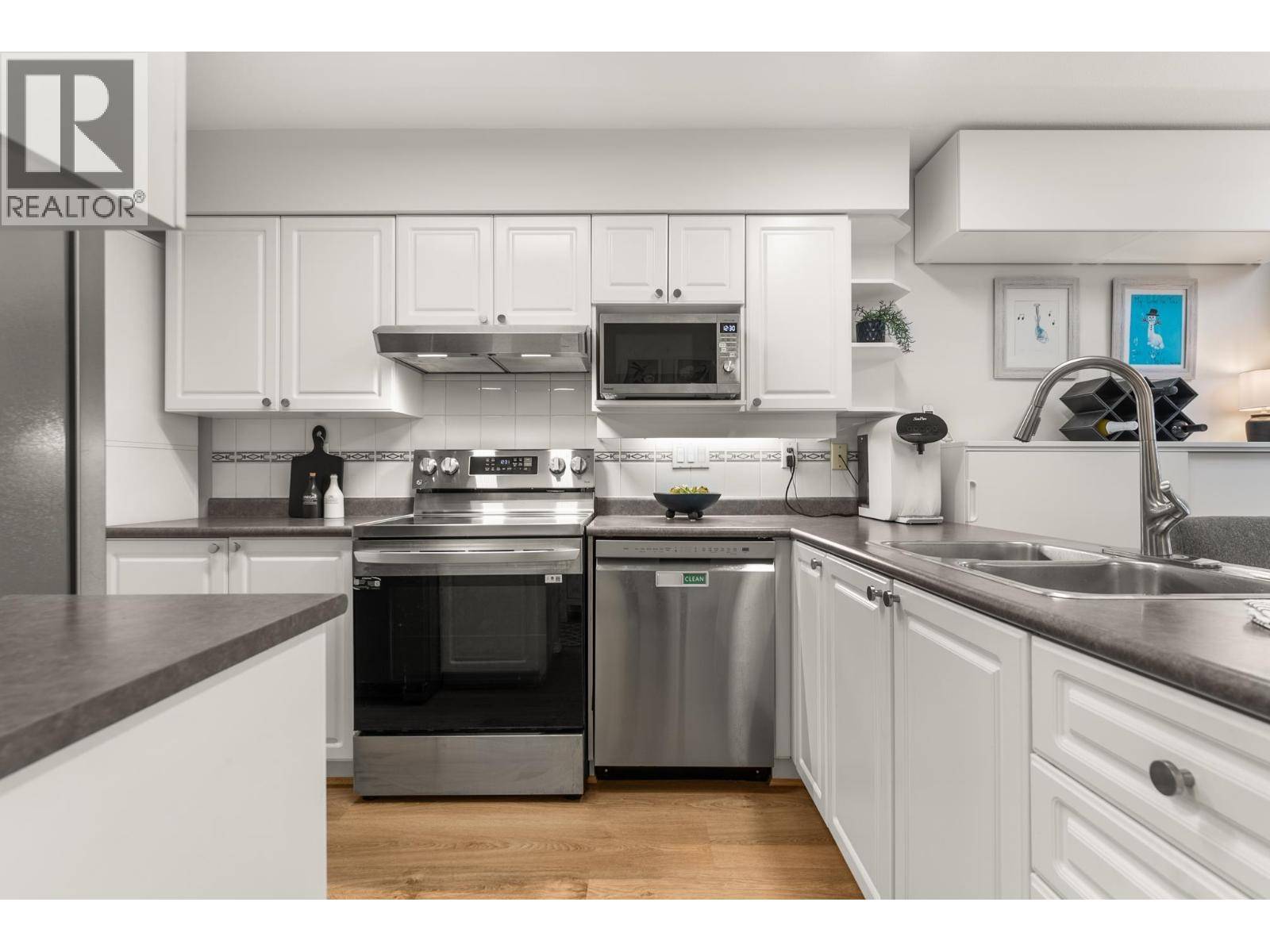 Port Coquitlam, BC V3B7X7,1999 SUFFOLK AVE #213