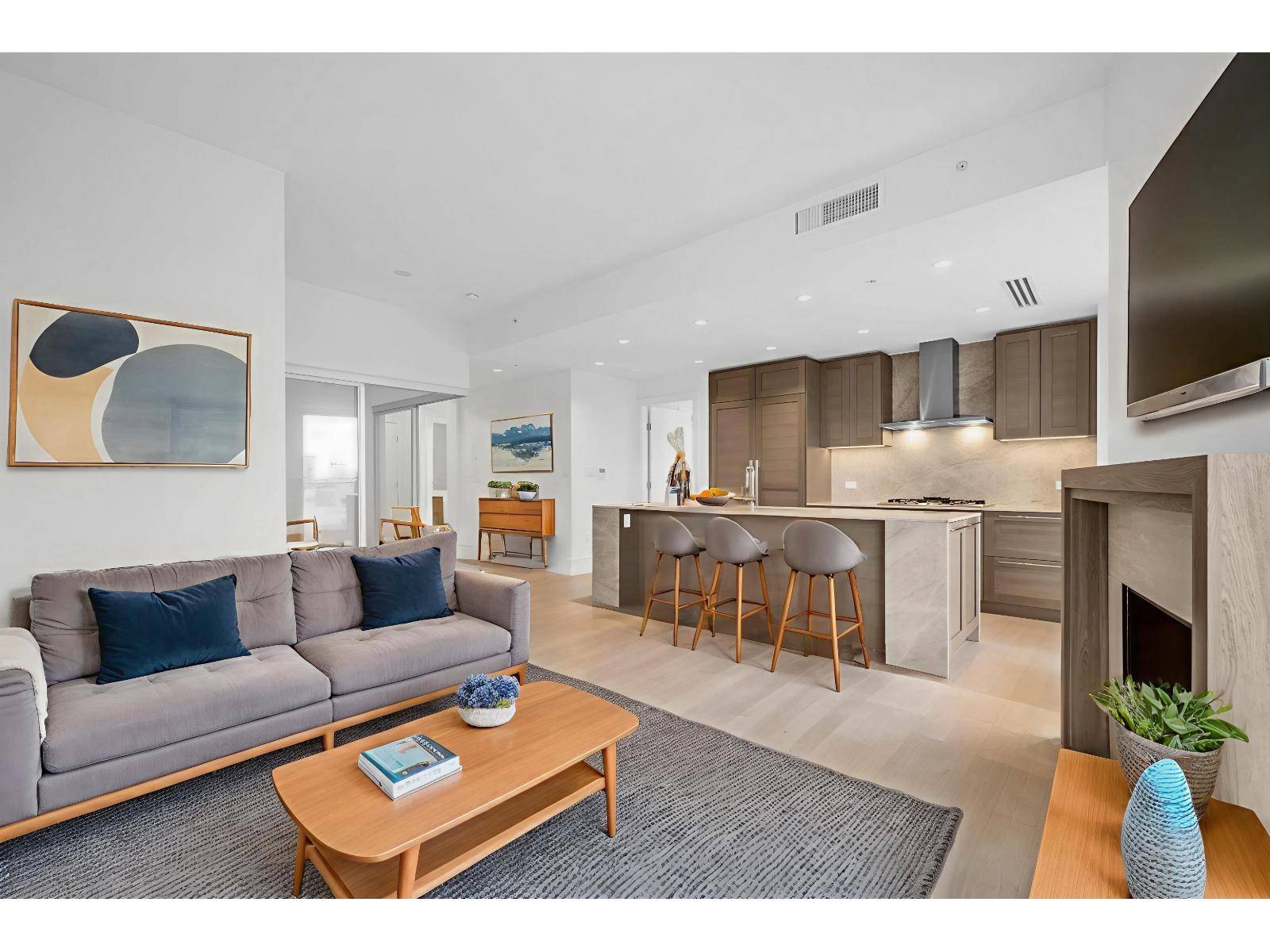 White Rock, BC V4B0C2,1500 MARTIN ST #804