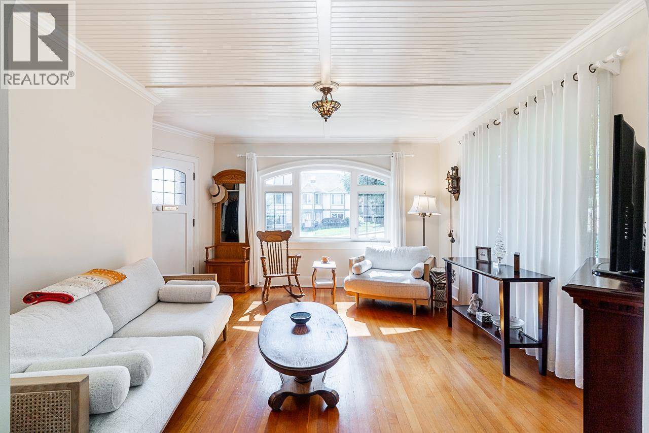 New Westminster, BC V3L3G4,349-351 CUMBERLAND STREET