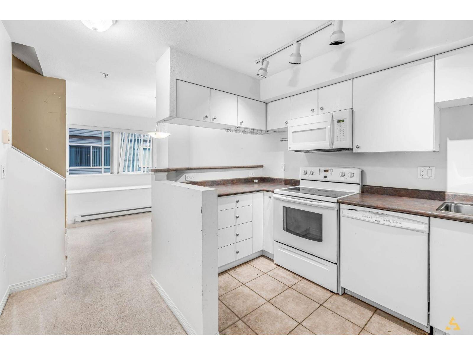 Langley, BC V3A3X6,19700 56 AVE #112