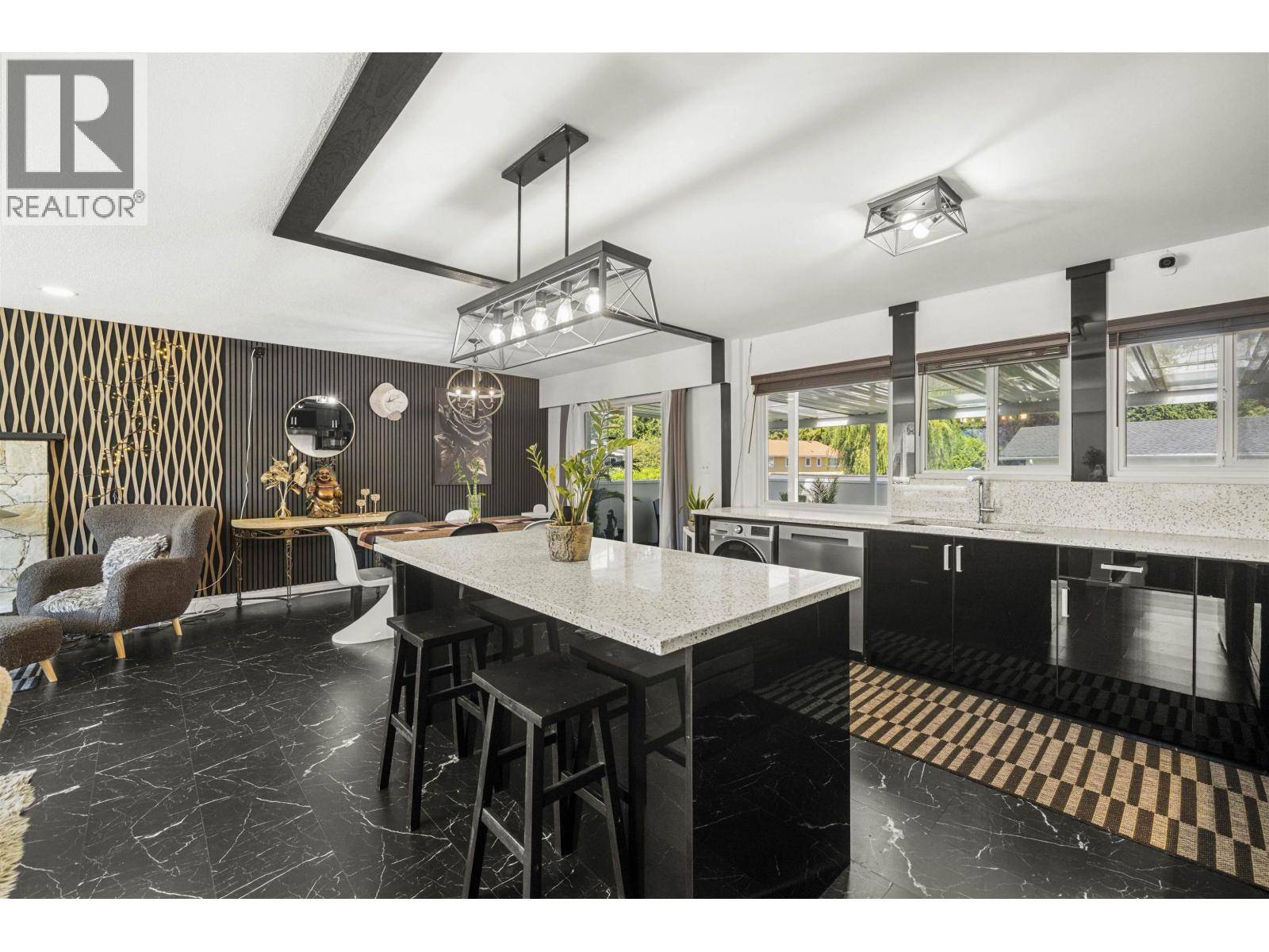 Port Coquitlam, BC V3B1S7,1121 PRAIRIE AVENUE