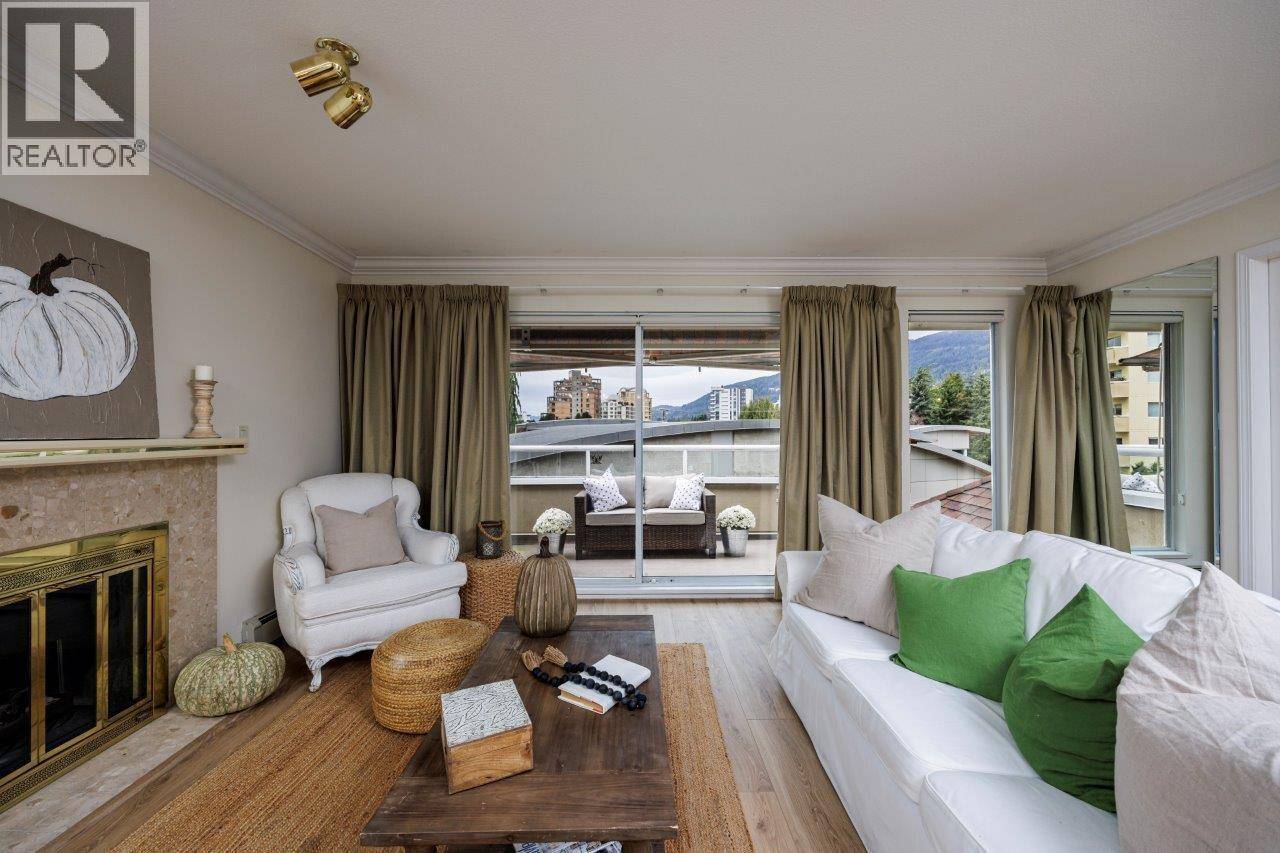 West Vancouver, BC V7V1K3,2150 MARINE DR #17