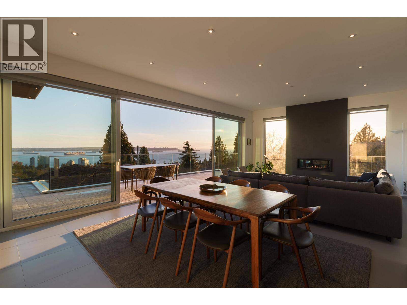 West Vancouver, BC V7V4E4,1715 22ND STREET