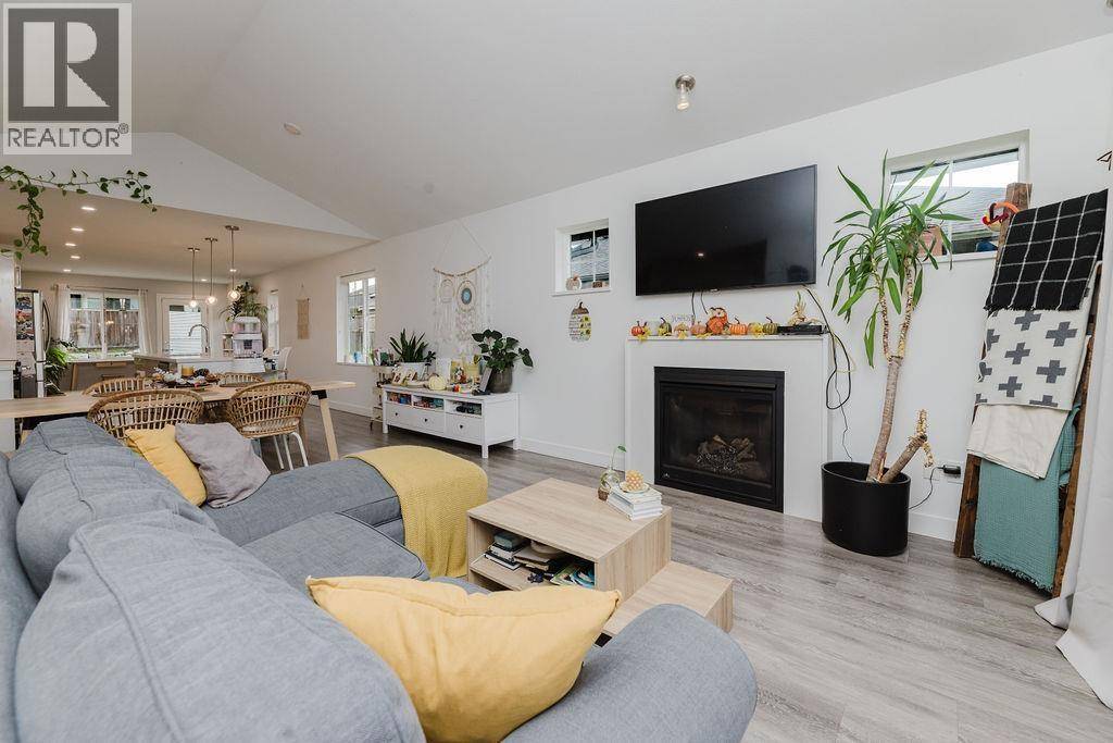 Sechelt, BC V7Z0M4,5692 PARTRIDGE WAY