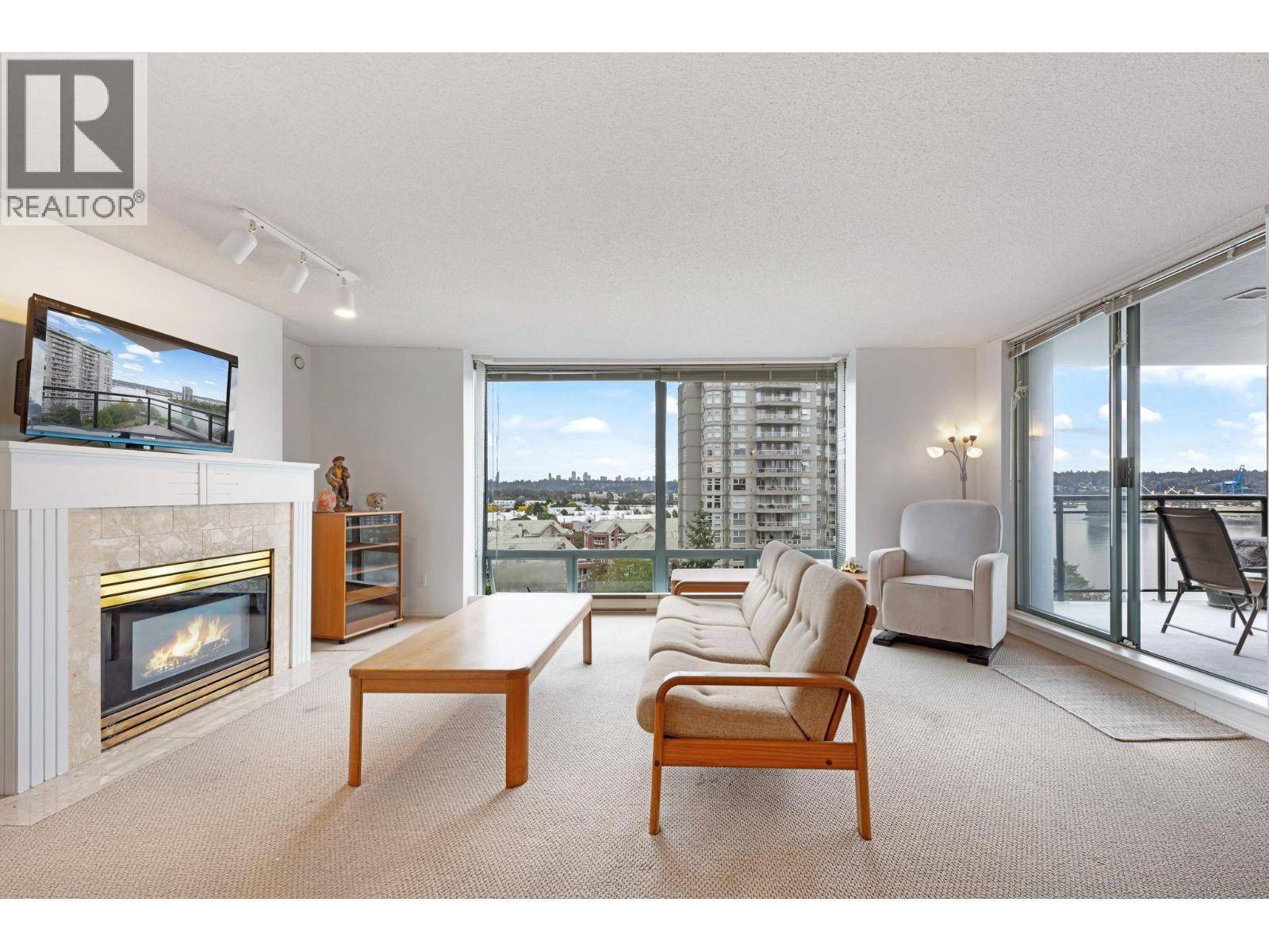 New Westminster, BC V3M6M6,8 LAGUNA CT #1001