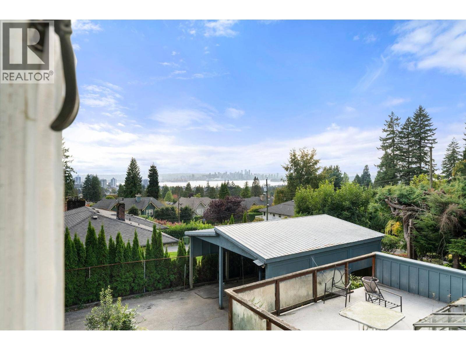 North Vancouver, BC V7N1X5,3041 ST. MARYS AVENUE