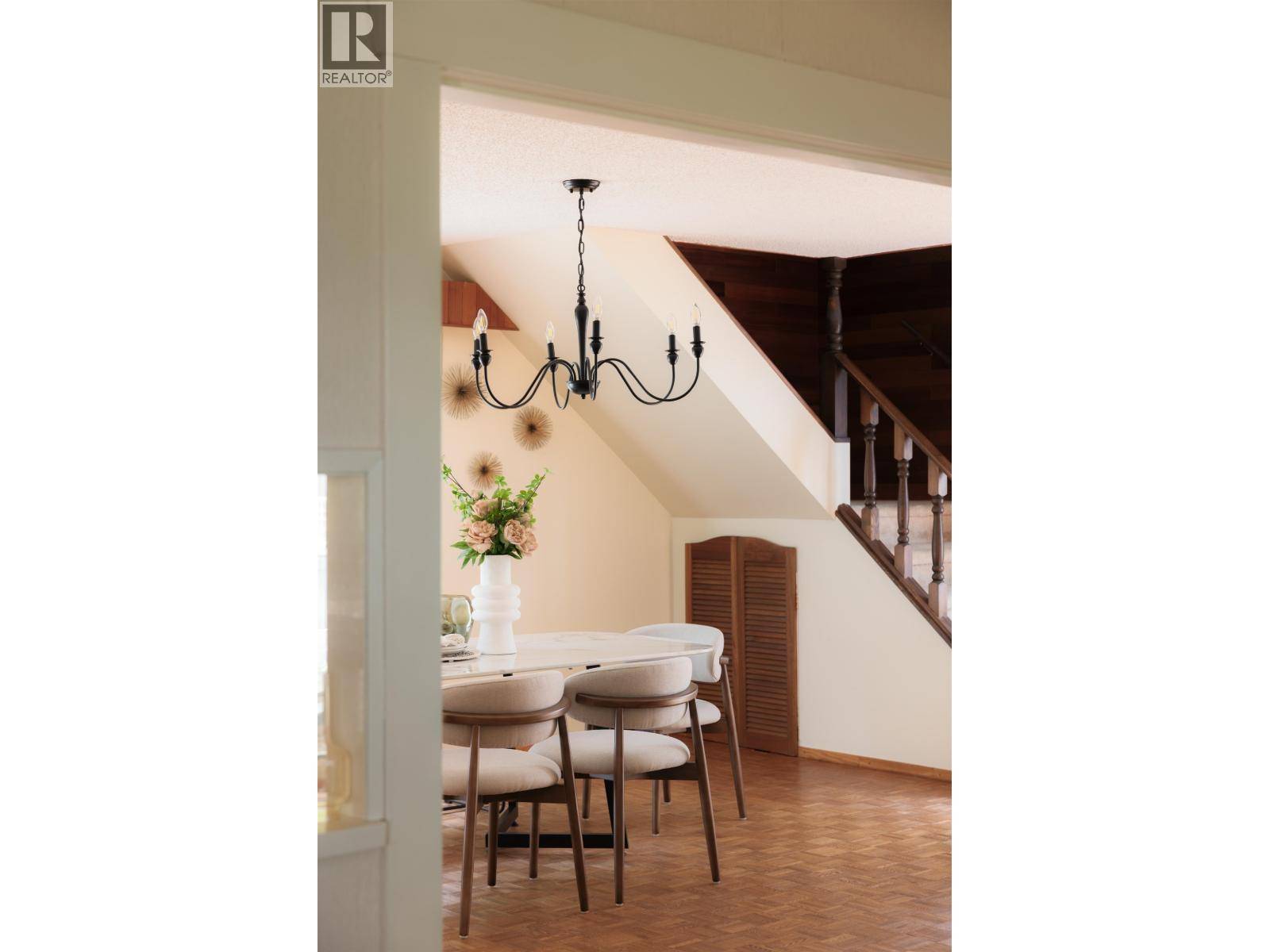 Vancouver, BC V6R2T6,4138 W 13TH AVENUE