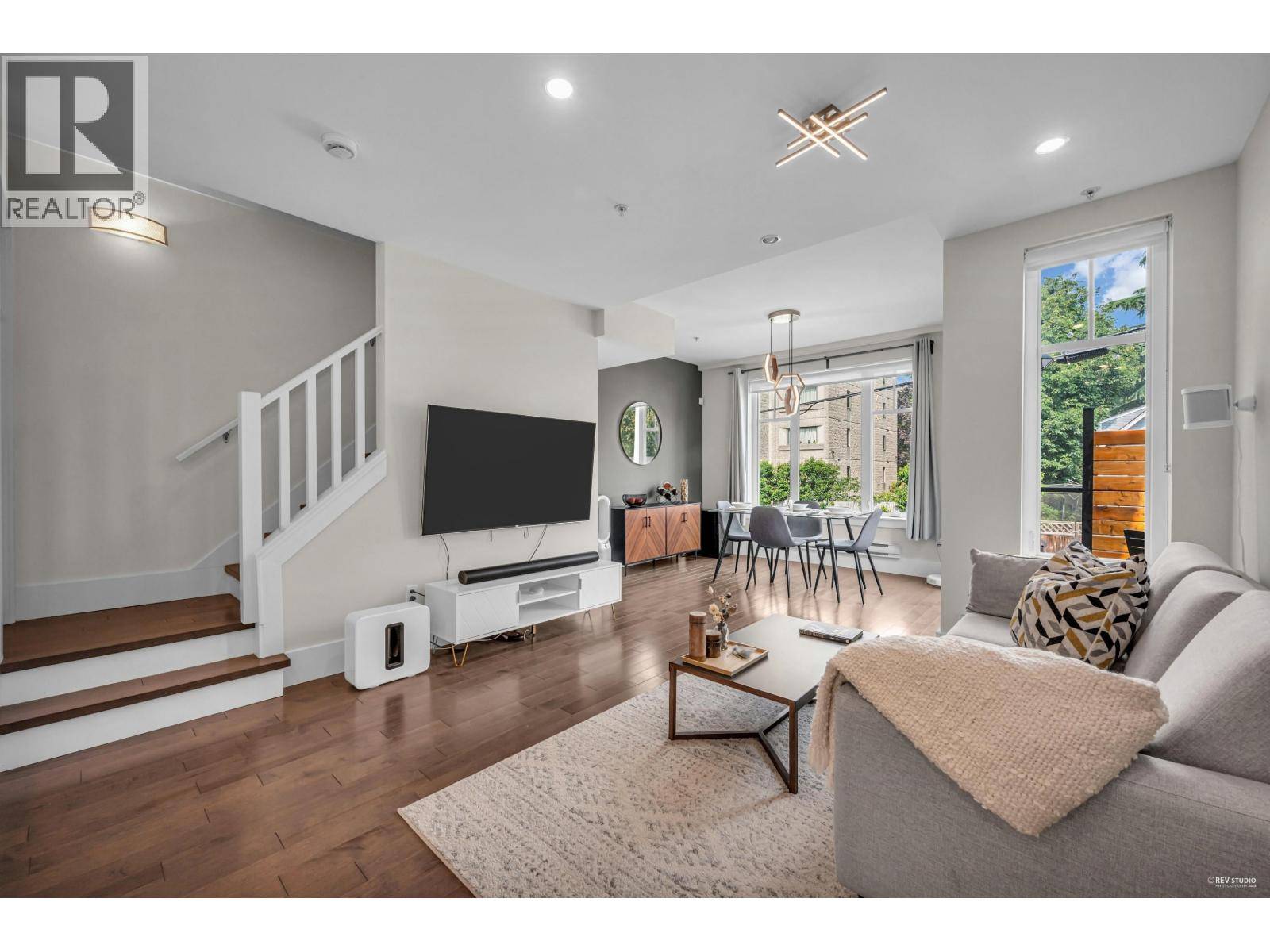 Vancouver, BC V5T1M9,333 E 7TH AVENUE