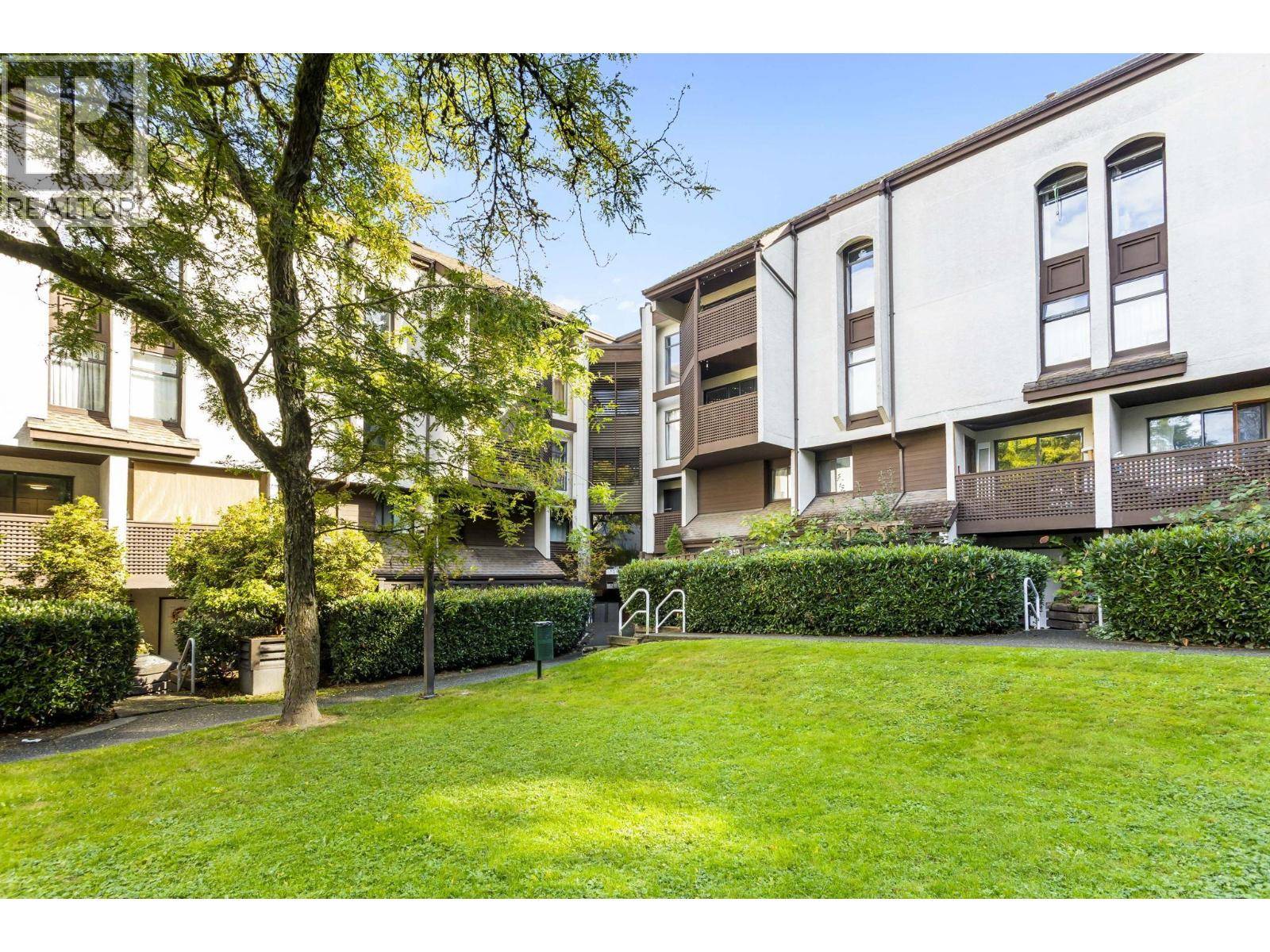 New Westminster, BC V3L5L7,340 GINGER DR #6