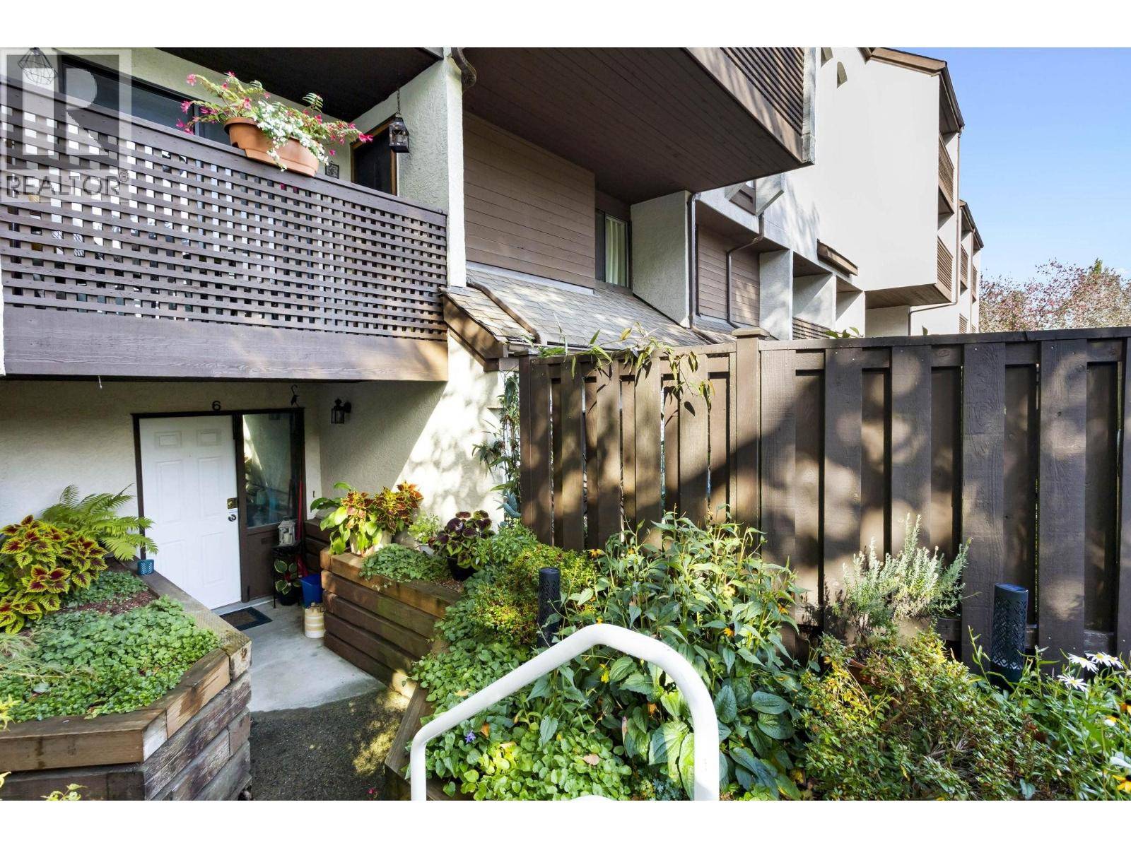 New Westminster, BC V3L5L7,340 GINGER DR #6