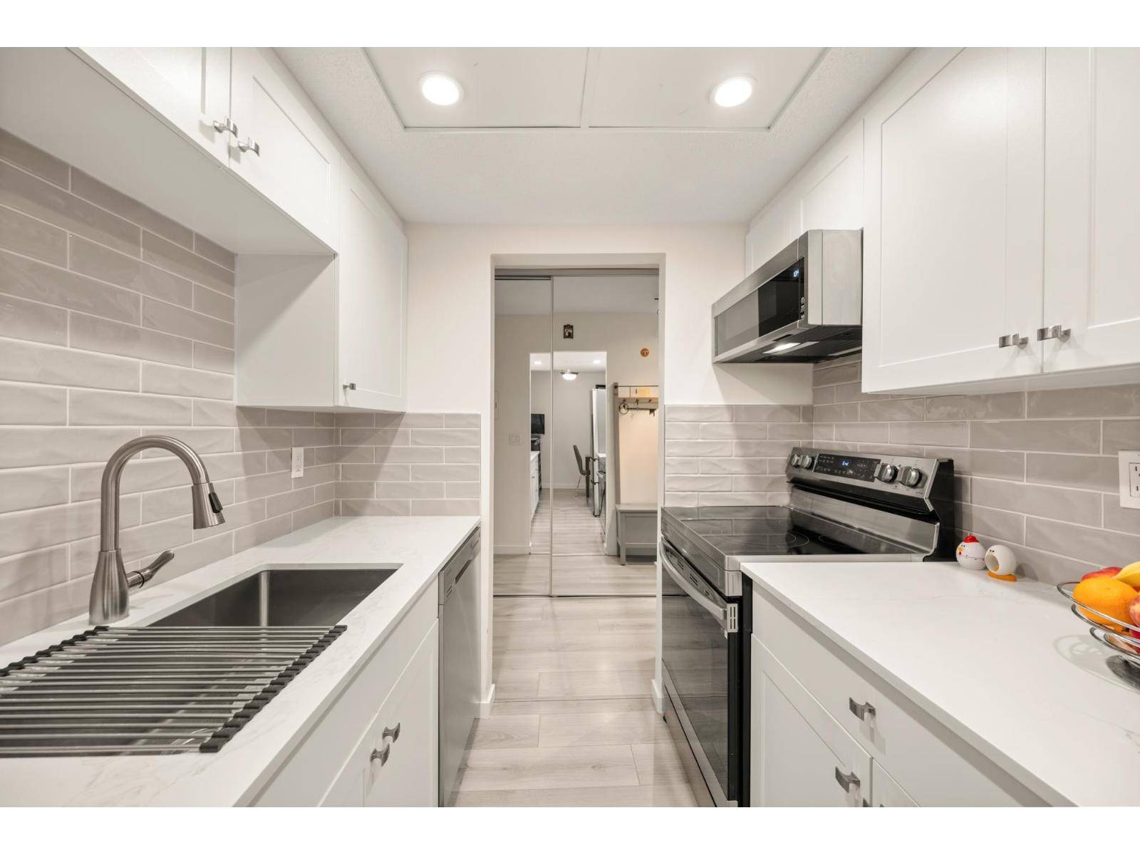 White Rock, BC V4B4B2,1320 FIR ST #104