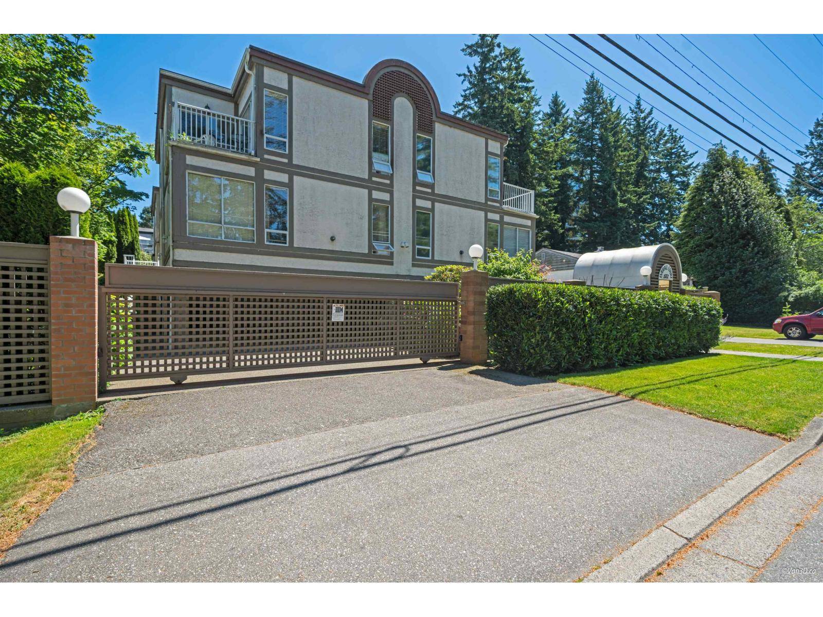 White Rock, BC V4B3S8,1552 EVERALL ST #3