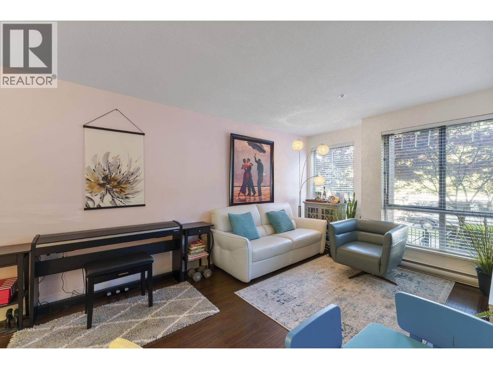 New Westminster, BC V3L0G5,500 ROYAL AVE #211