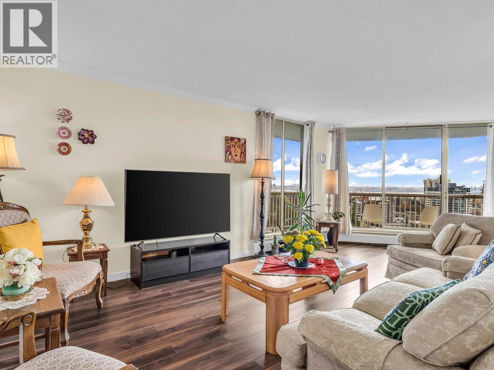 North Vancouver, BC V7P3G4,2024 FULLERTON AVE #1609