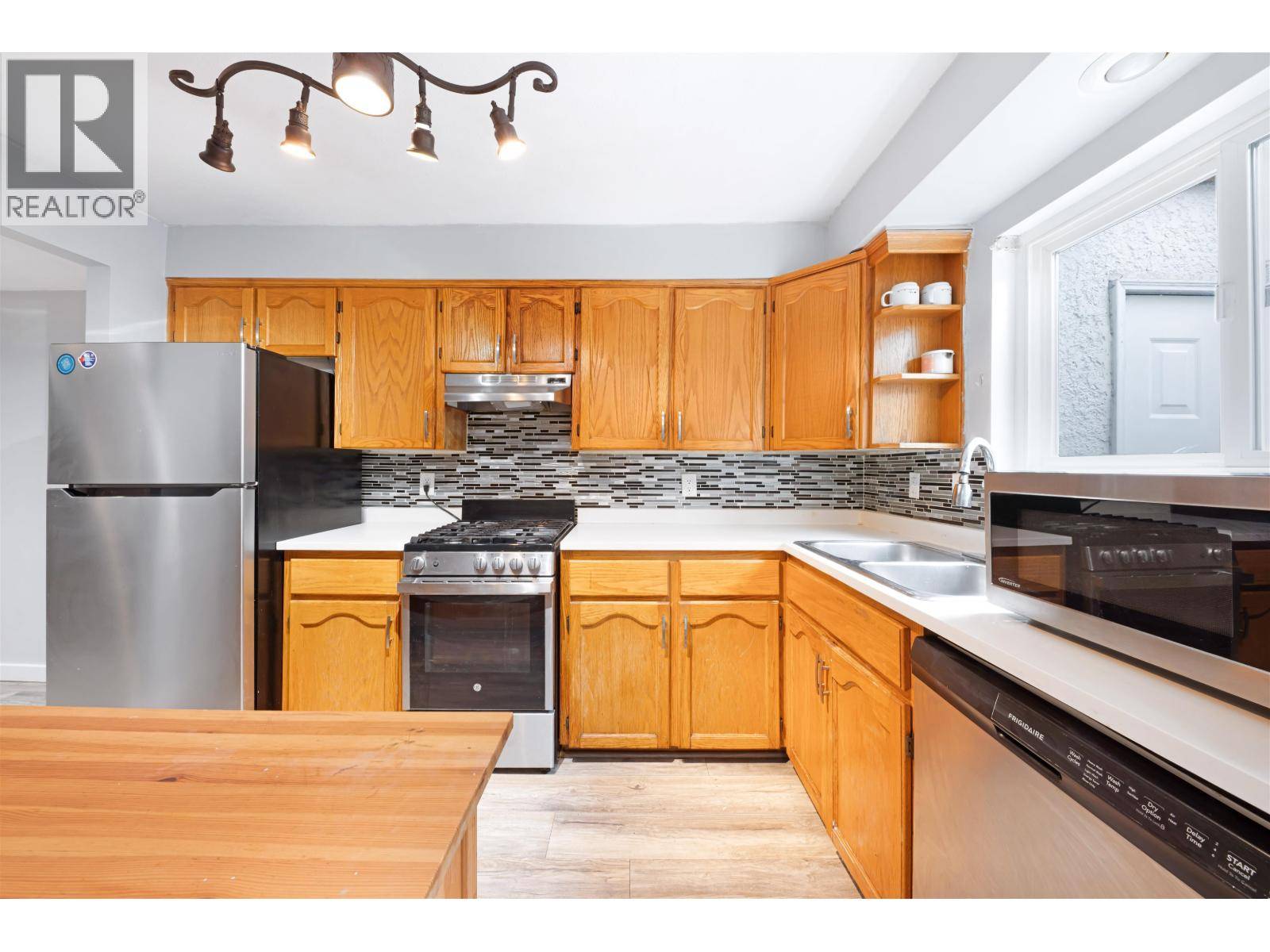 Maple Ridge, BC V2X6L3,11699 FULTON STREET