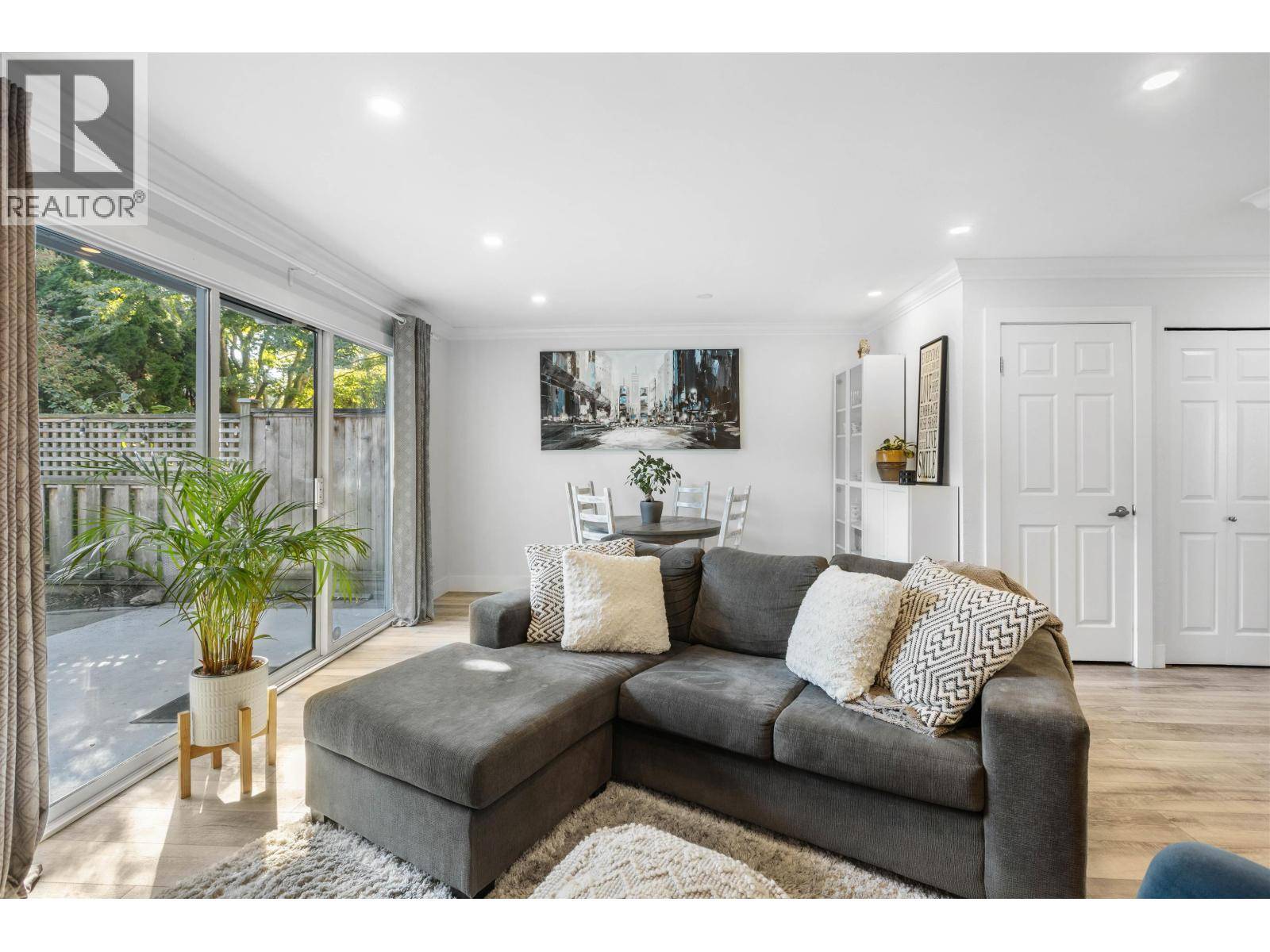 Richmond, BC V7E3S5,10840 SPRINGMONT DR #28