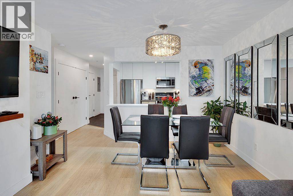 North Vancouver, BC V7M3M8,108 West ESPLANADE AVE #411