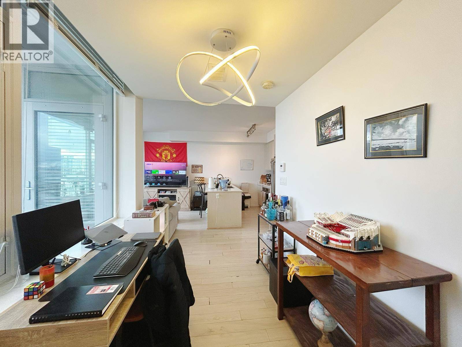 Richmond, BC V6X0P8,5619 CEDARBRIDGE WAY #801