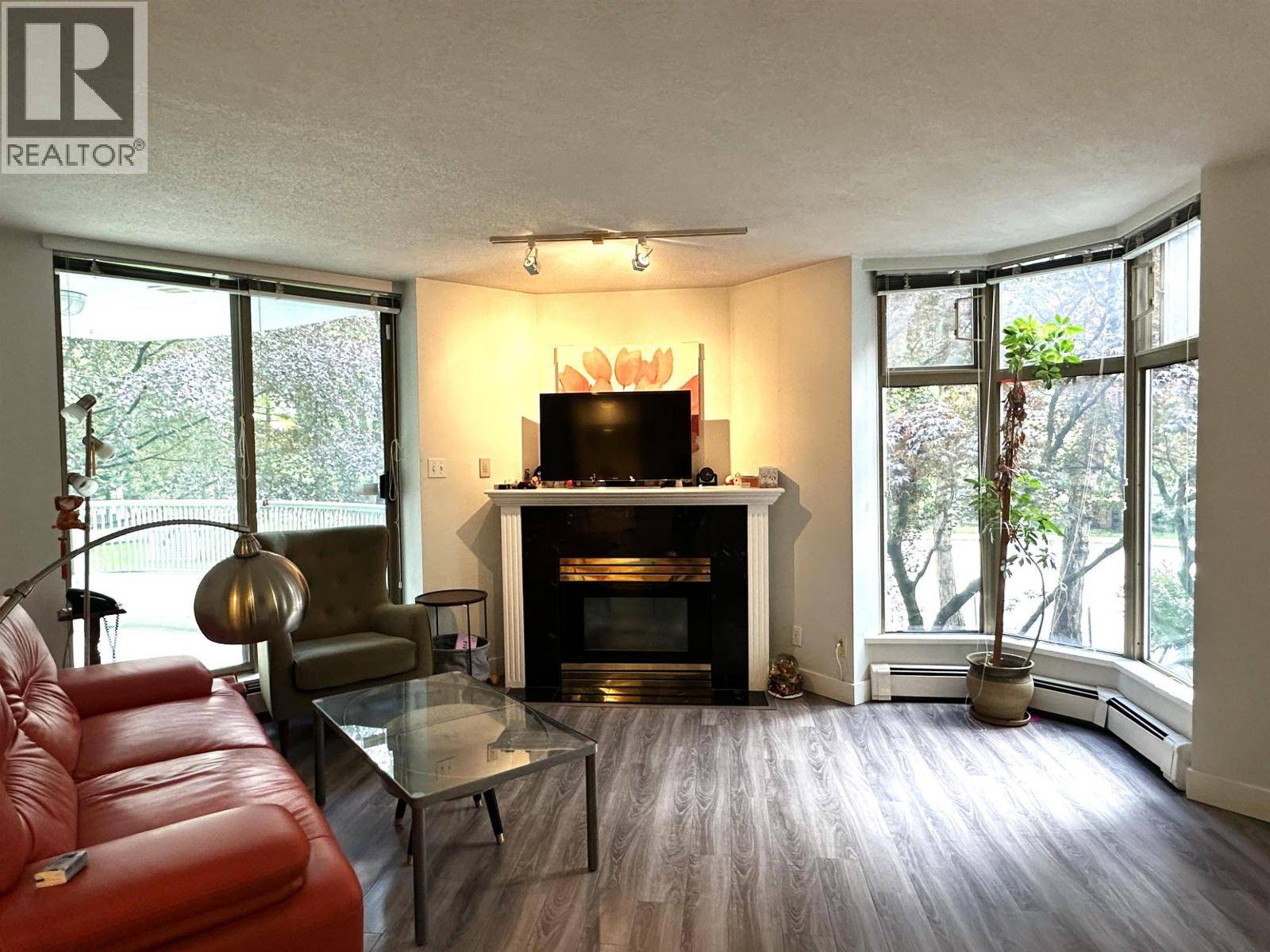 Burnaby, BC V5H2N1,6188 PATTERSON AVE #201