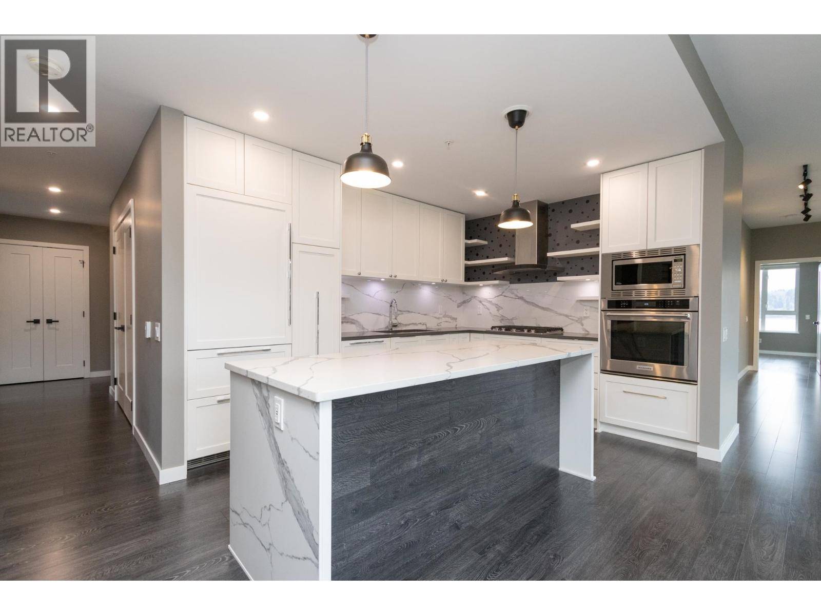 North Vancouver, BC V7G0A6,3911 CATES LNDG #403