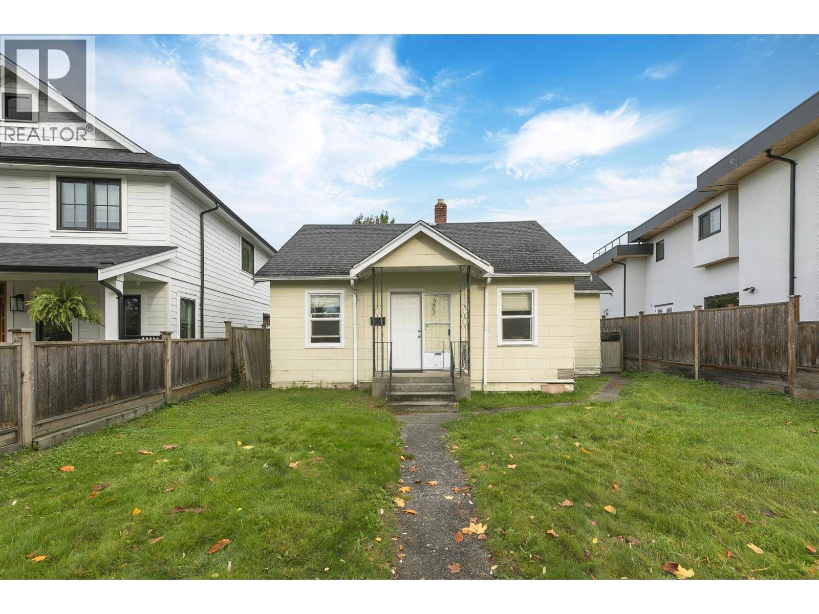 Richmond, BC V7B1G9,2251 WELLINGTON CRESCENT