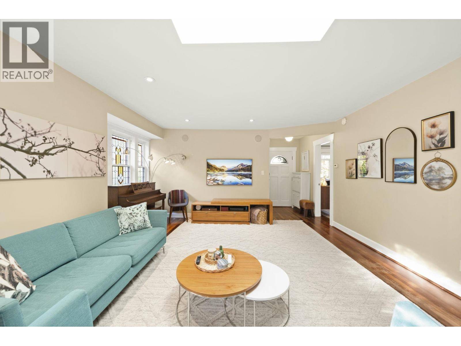 North Vancouver, BC V7M2R1,2340 CHESTERFIELD AVENUE