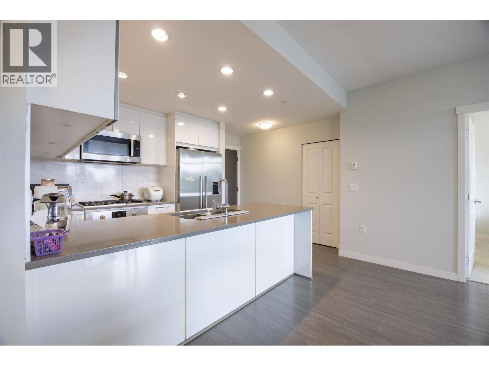 Vancouver, BC V5S0C3,3263 PIERVIEW CRES #406