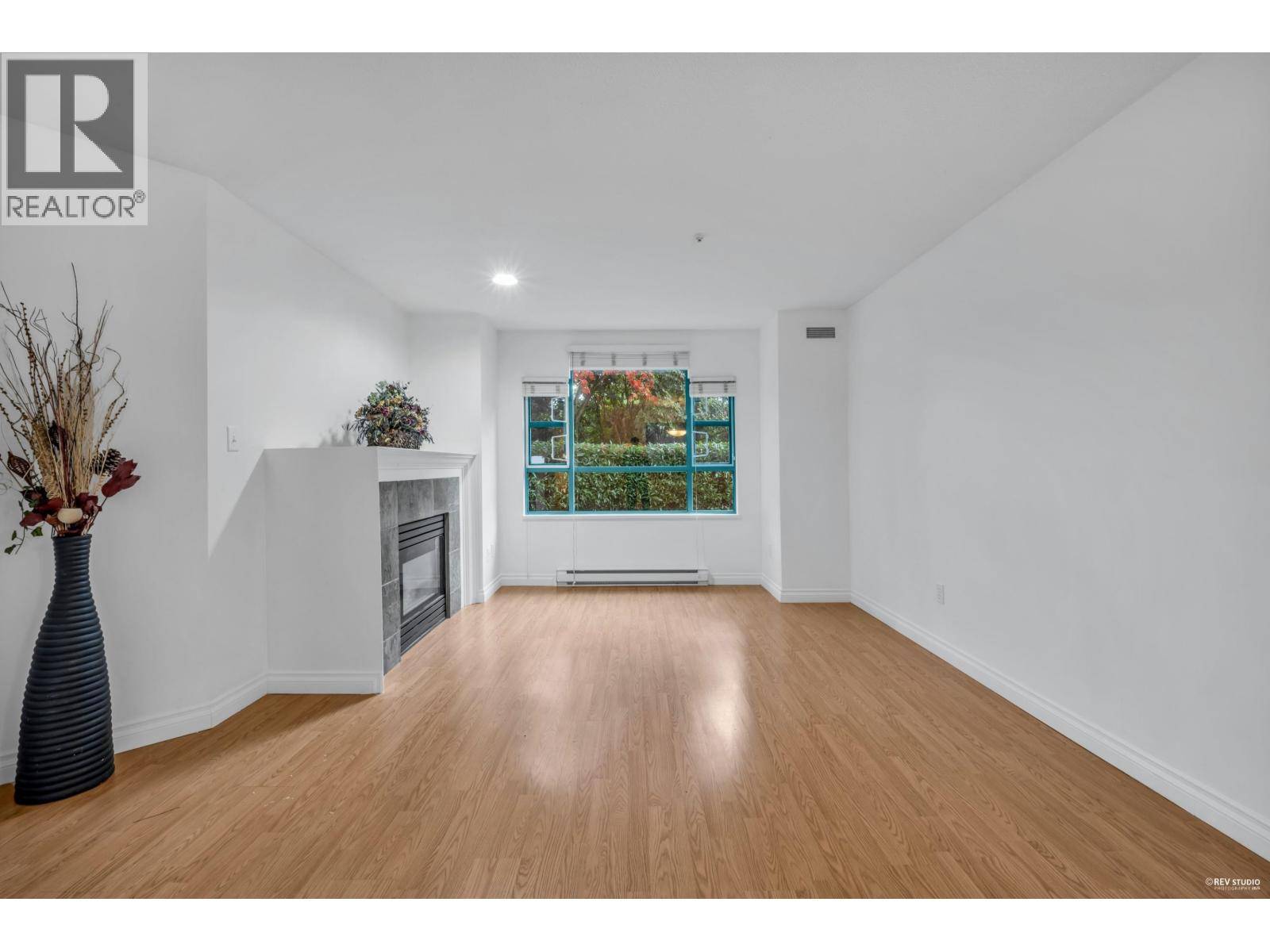 Coquitlam, BC V3B2P8,3081 GLEN DR #104E