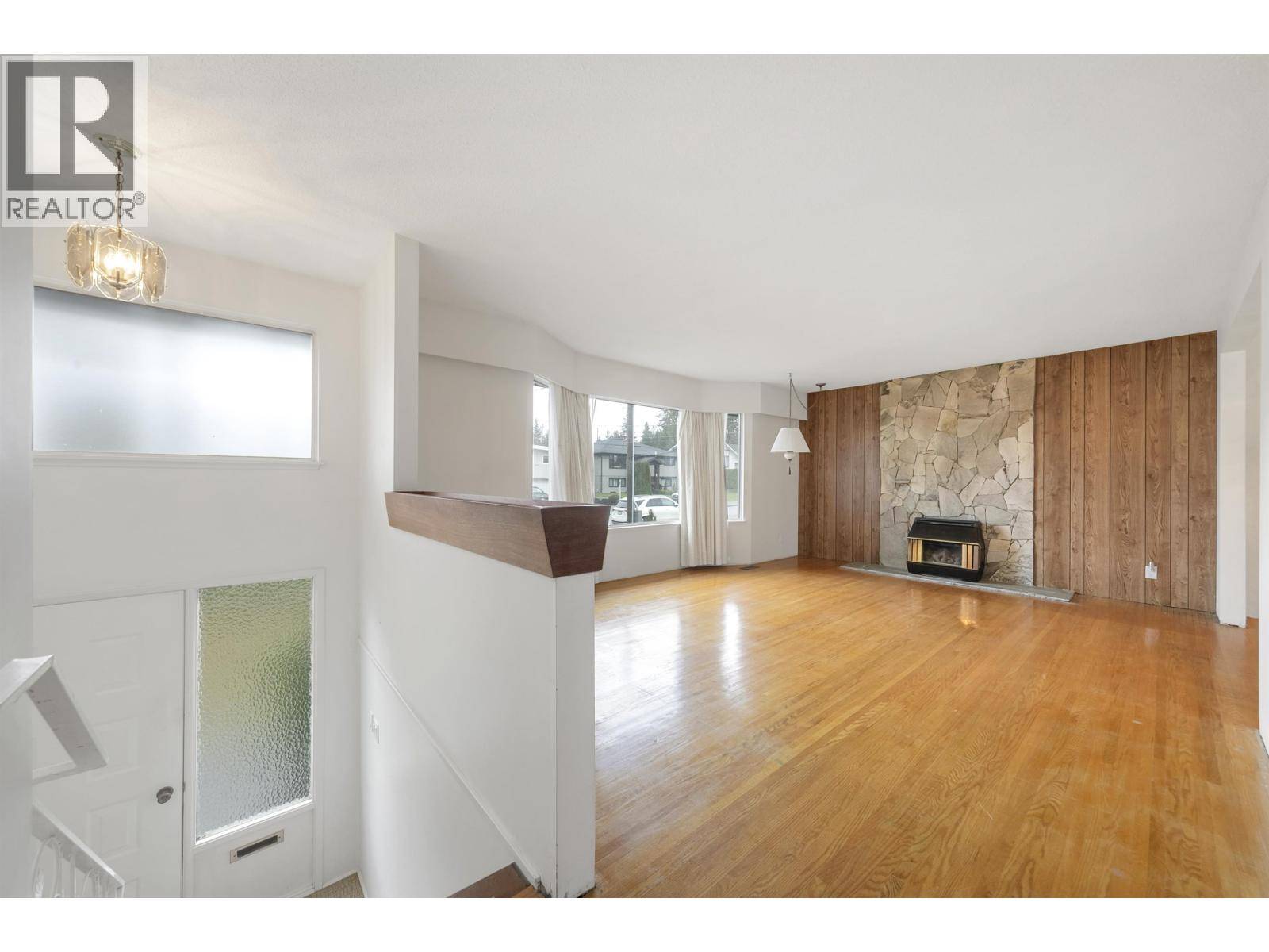 Coquitlam, BC V3J3G2,1350 GROVER AVENUE