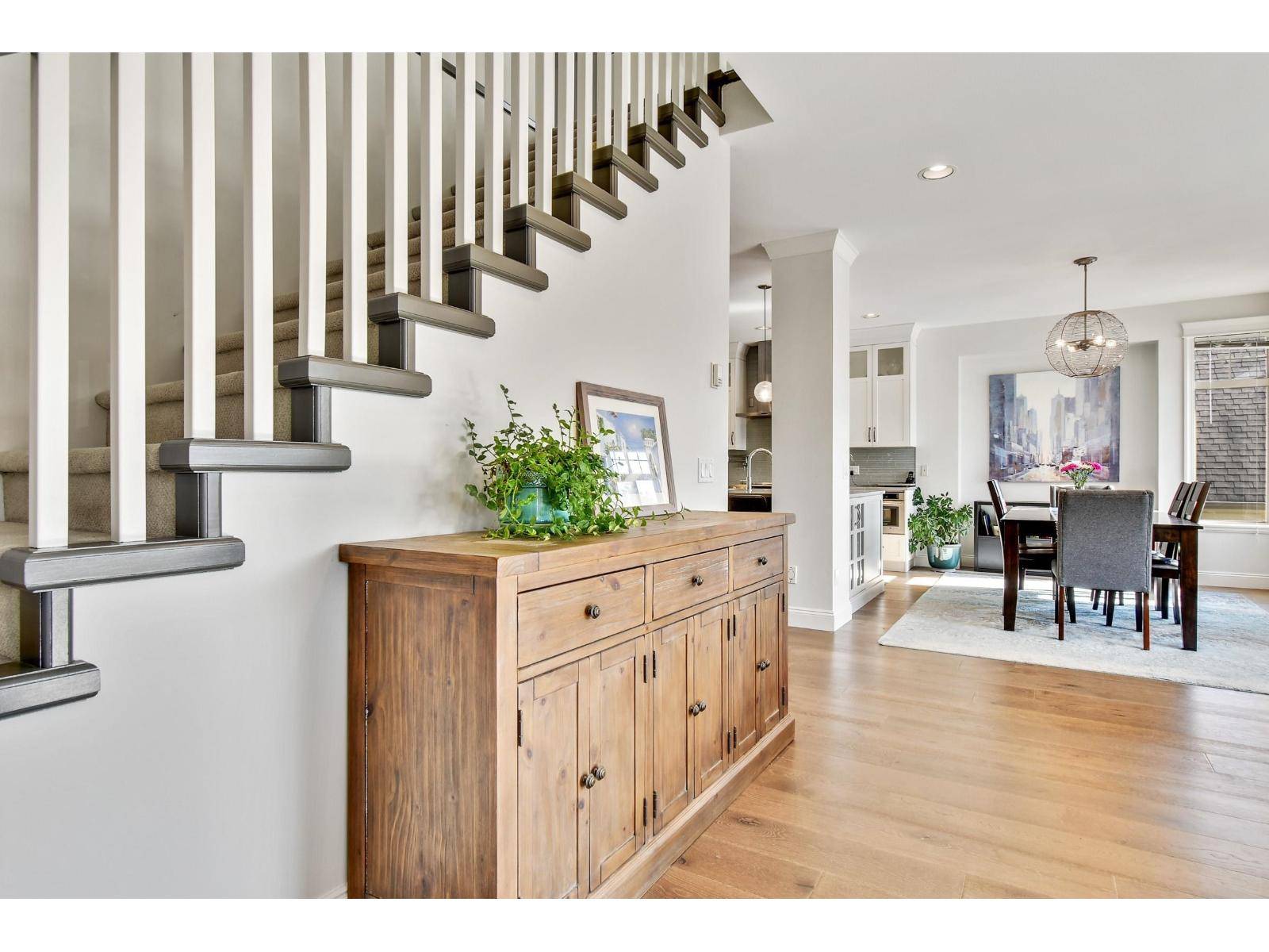 Abbotsford, BC V2T6W9,31493 SPUR AVENUE