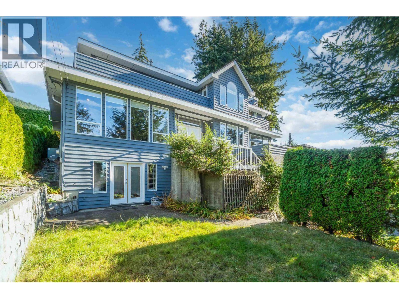 North Vancouver, BC V7N3E1,456 MONTROYAL BOULEVARD