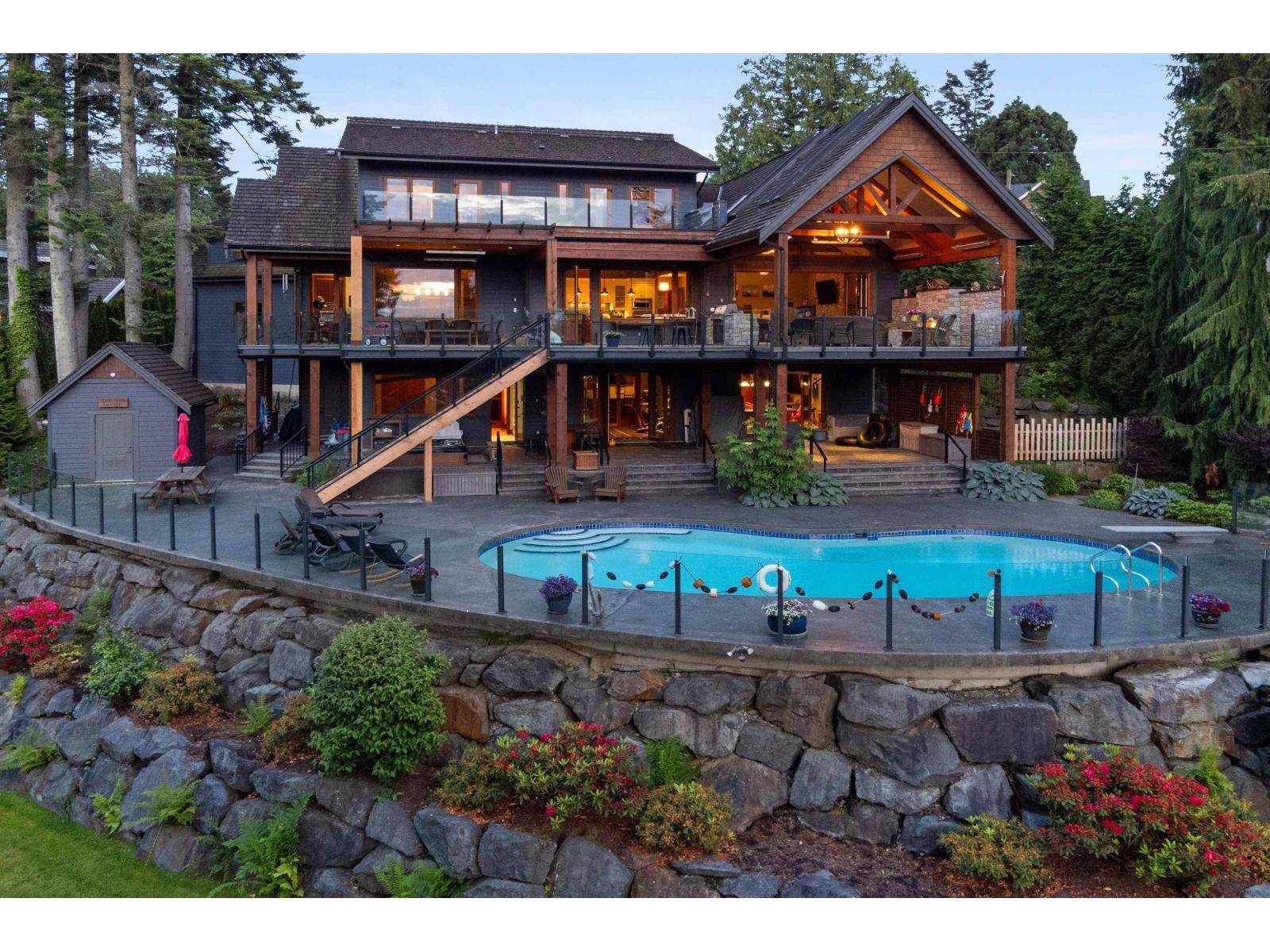 Surrey, BC V4A2N8,12503 28 AVENUE