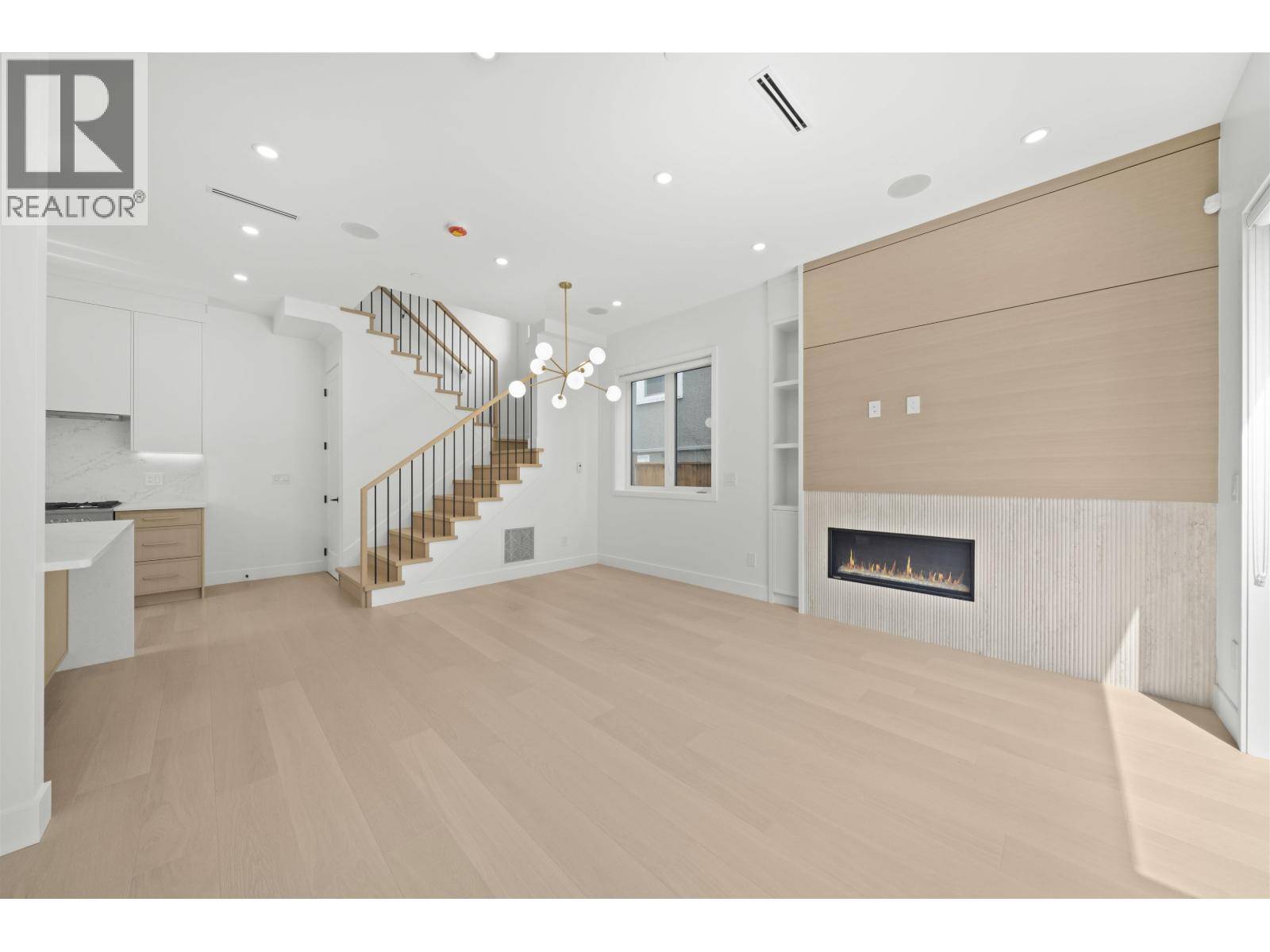 Vancouver, BC V5W2Y3,6461 East PRINCE EDWARD ST #1