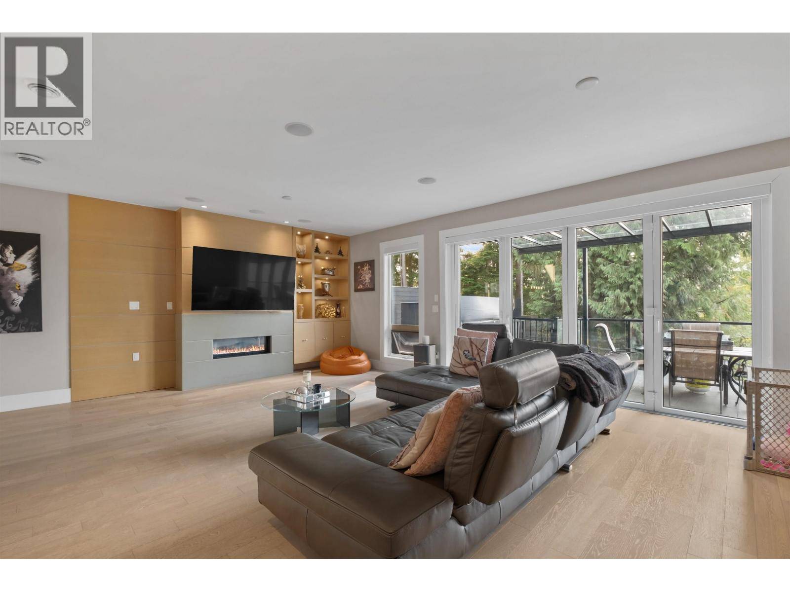 North Vancouver, BC V7R2M6,1033 PROSPECT AVENUE