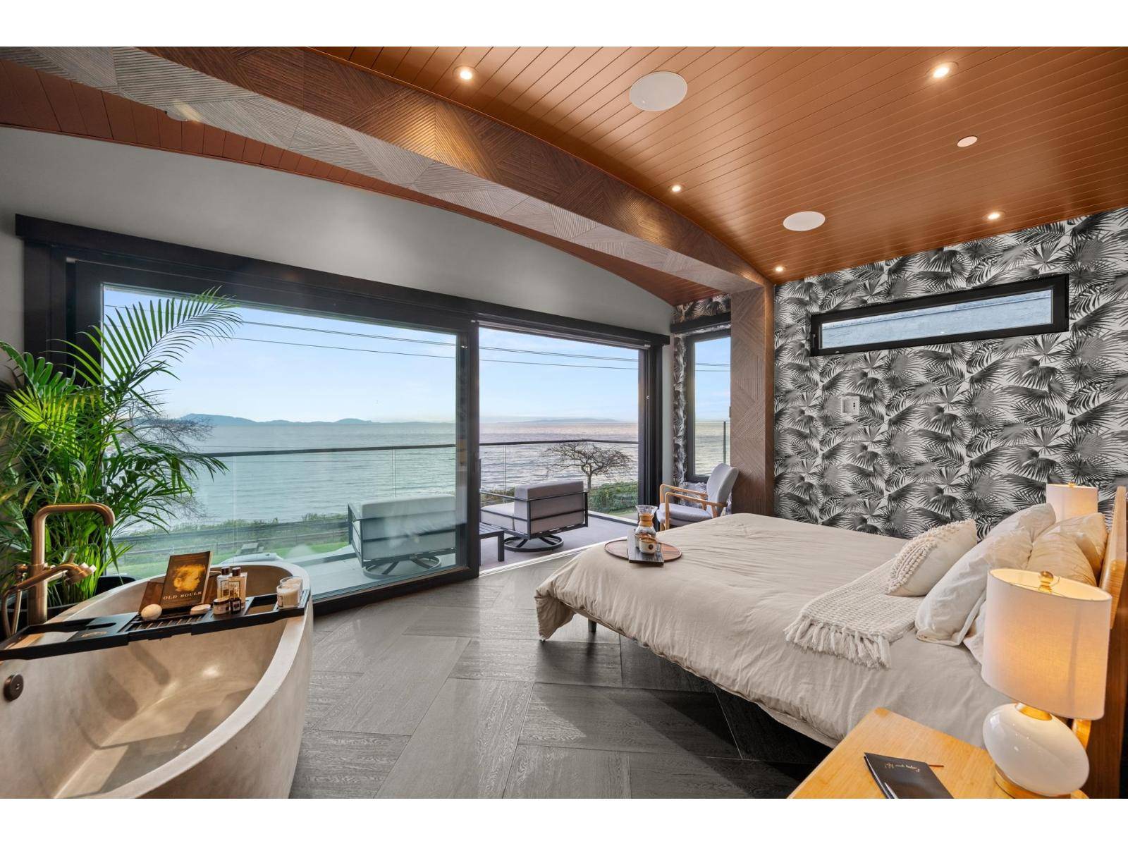 White Rock, BC V4B1B5,14555 MARINE DRIVE