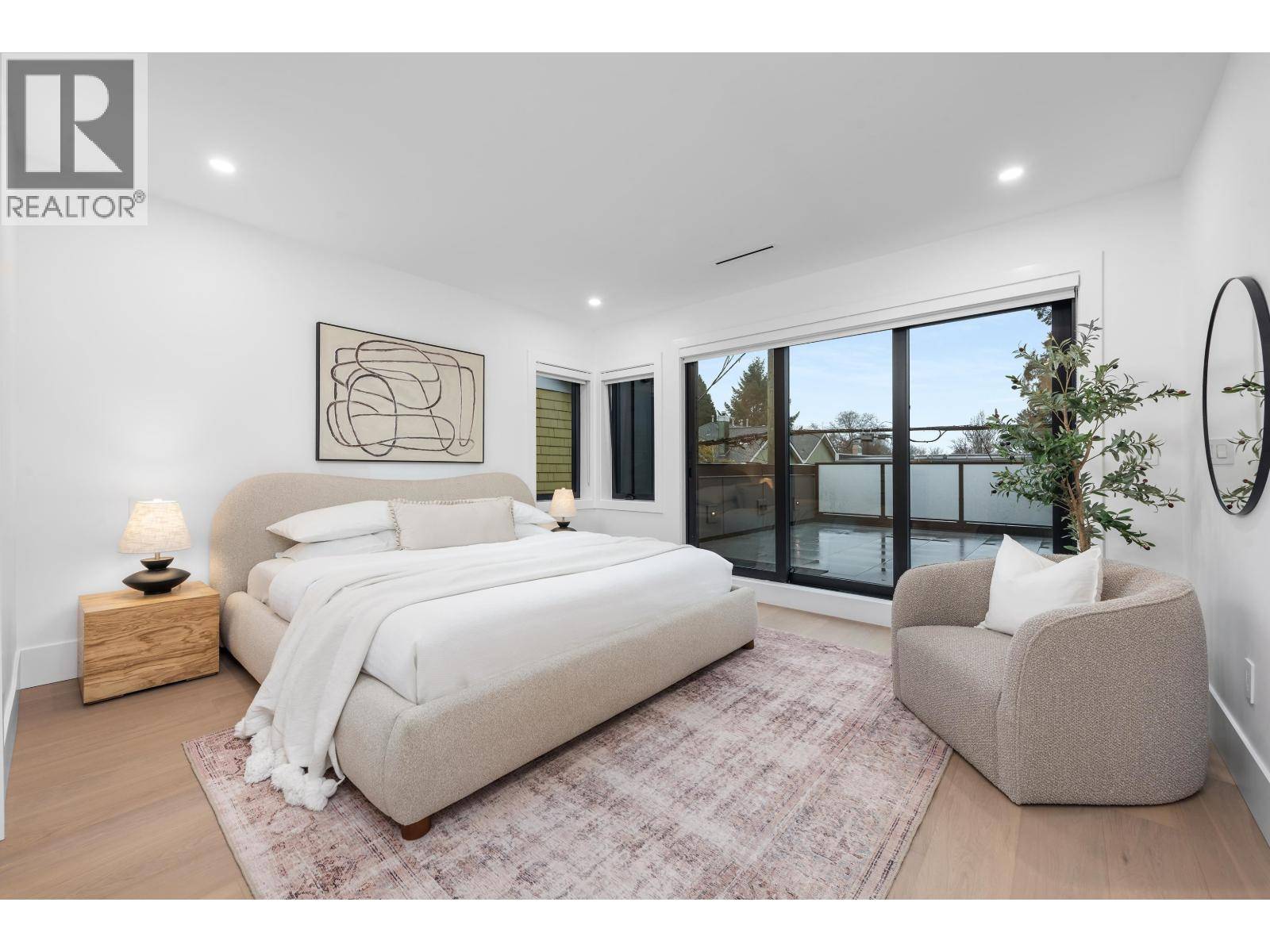 Vancouver, BC V5Y1Z9,273 West 17TH AVE #2