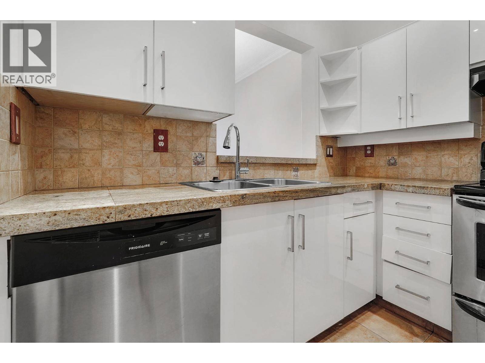 Richmond, BC V6Y1M2,8560 GENERAL CURRIE RD #307