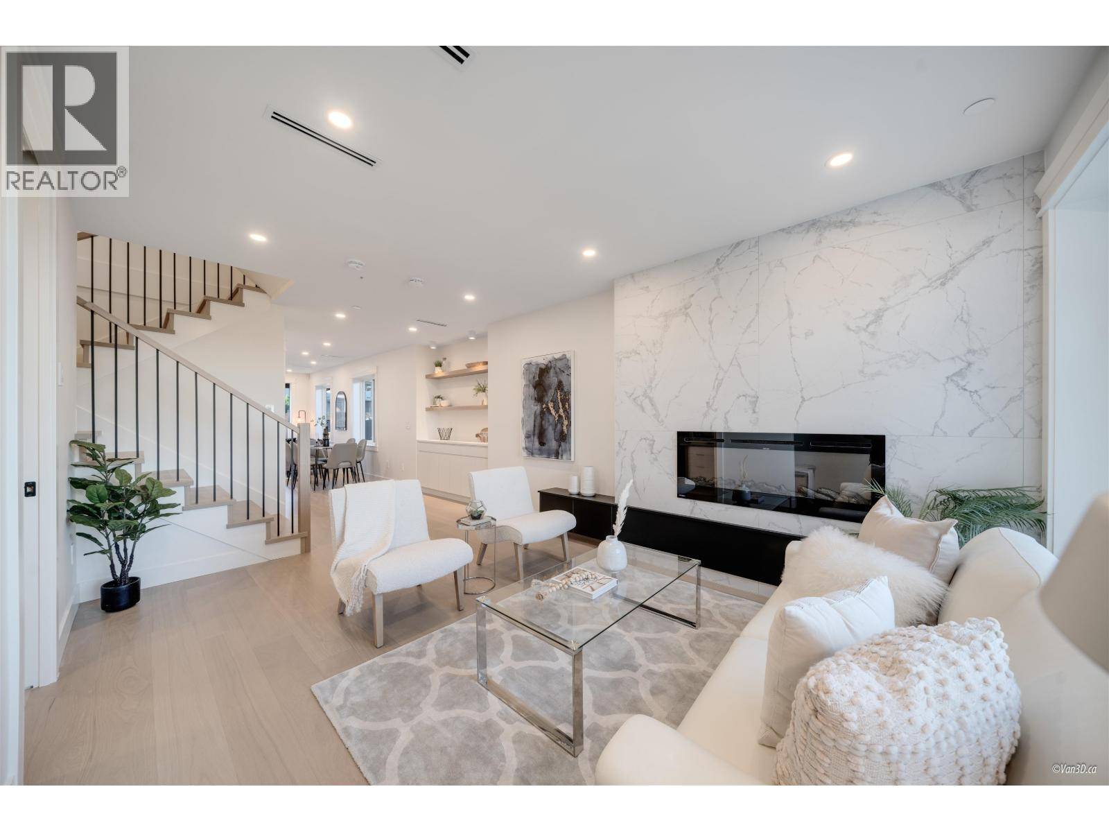 Vancouver, BC V5X2L3,1167 E 63RD AVENUE