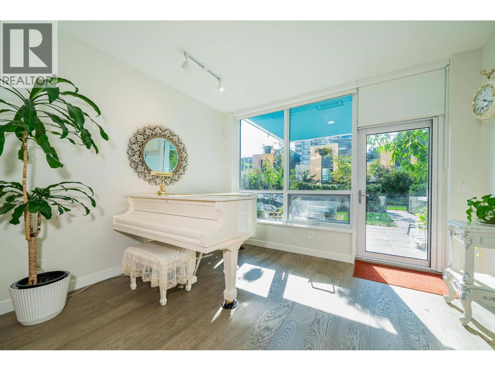 Vancouver, BC V6S0M6,5608 BERTON AVE #101