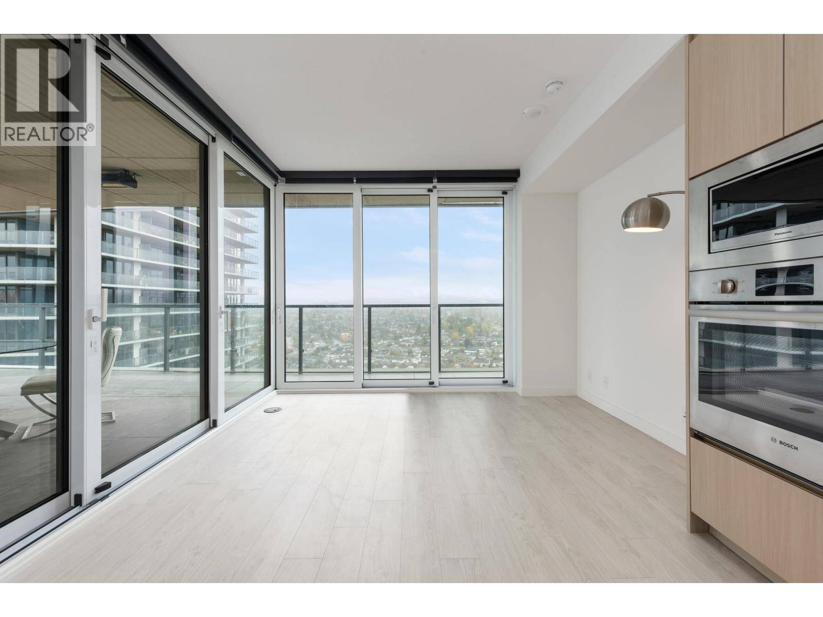 Burnaby, BC V5C0N2,4890 LOUGHEED HWY #3204