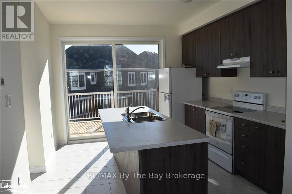 Wasaga Beach, ON L9Z2X2,207 VILLAGE GATE DR DRIVE