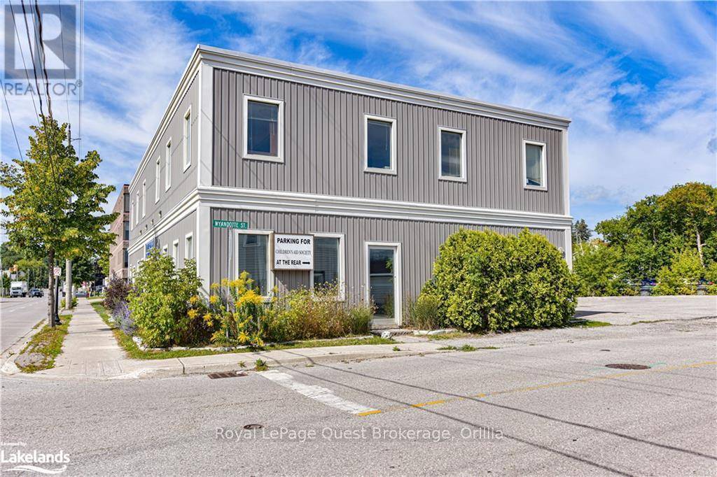 Orillia, ON L3V2Y9,94 COLBORNE STREET W