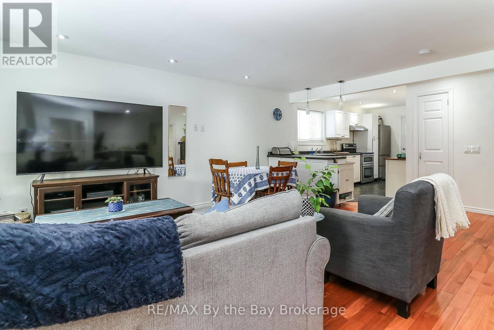 Wasaga Beach, ON L9Z1X2,27 50TH STREET N