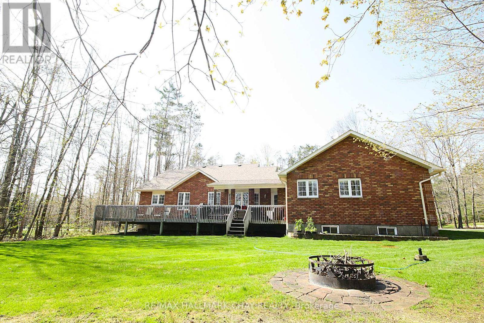 Oro-medonte, ON L0L2L0,2 PINEVIEW DRIVE
