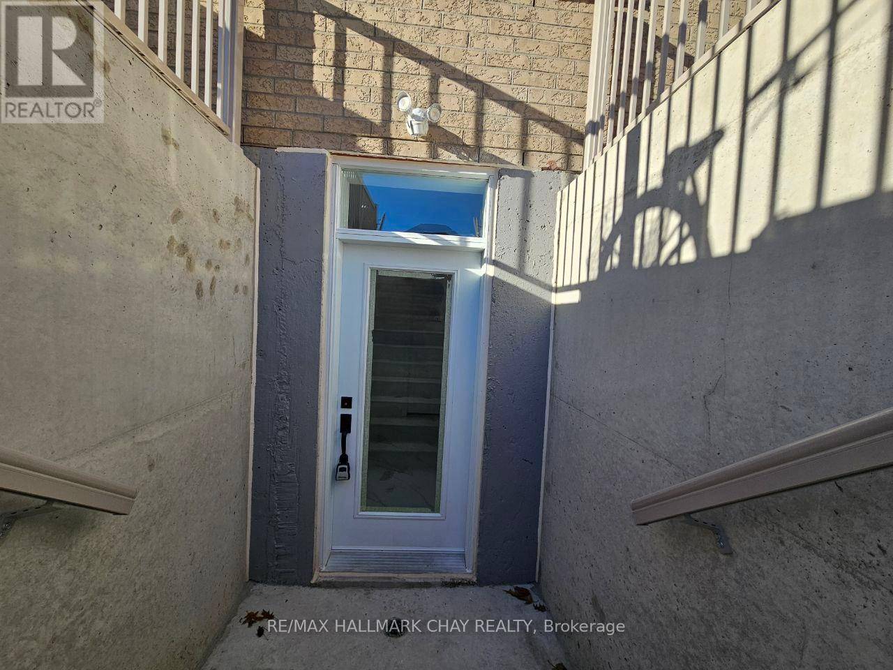 Springwater (centre Vespra), ON L9X1Z8,63 Victoria Wood AVE #Lower