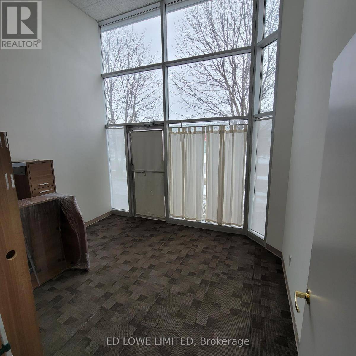 Barrie (0 West), ON L4N9P6,560 BRYNE DR #1A