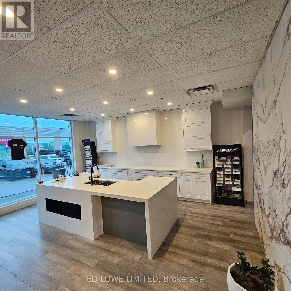 Barrie (0 West), ON L4N9P6,570 Bryne DR #M