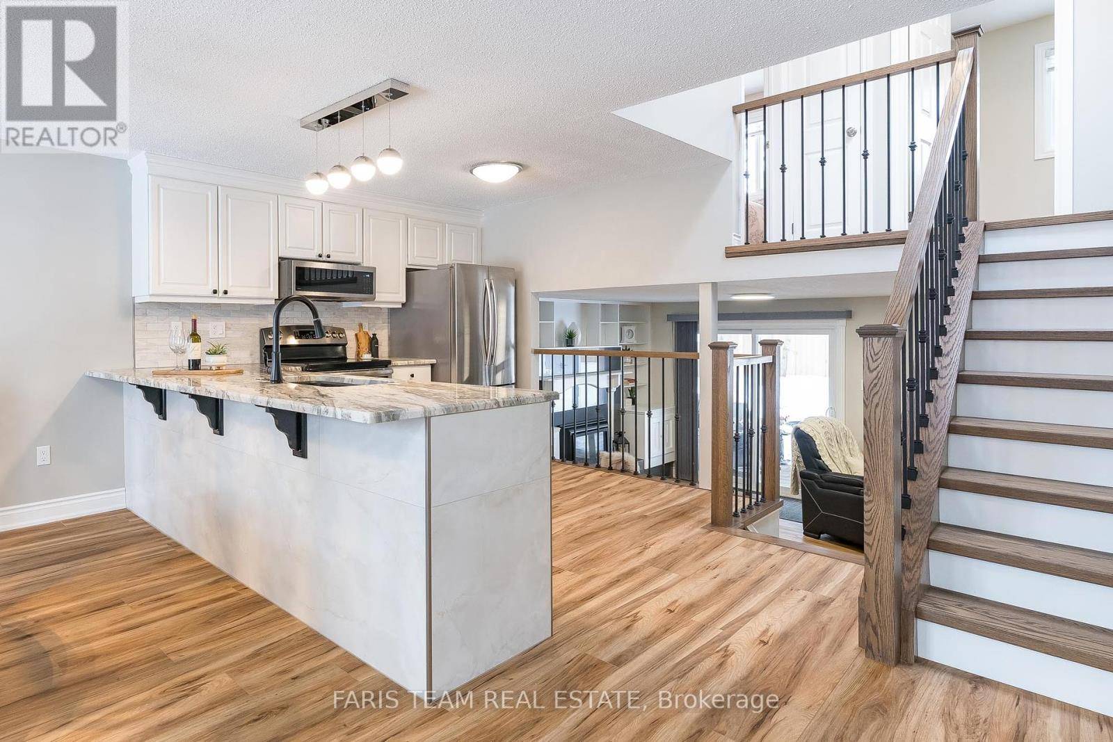 Barrie (allandale Heights), ON L4N5M2,49 RIDGEWAY AVENUE