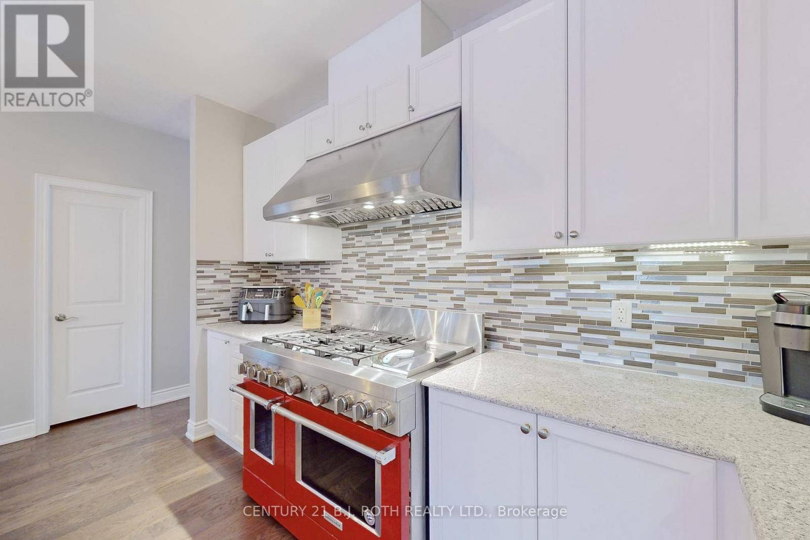 Clearview (creemore), ON L0M1G0,157 MARY STREET